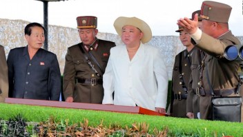 ¿Qué dice el atuendo de Kim Jong Un sobre su estrategia militar?