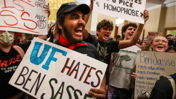 Protestas en la Universidad de Florida contra la posible llegada de Sasse