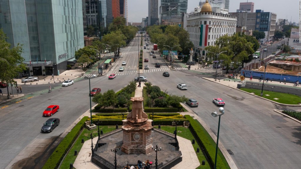 Gobierno y feministas chocan por icónica rotonda en México