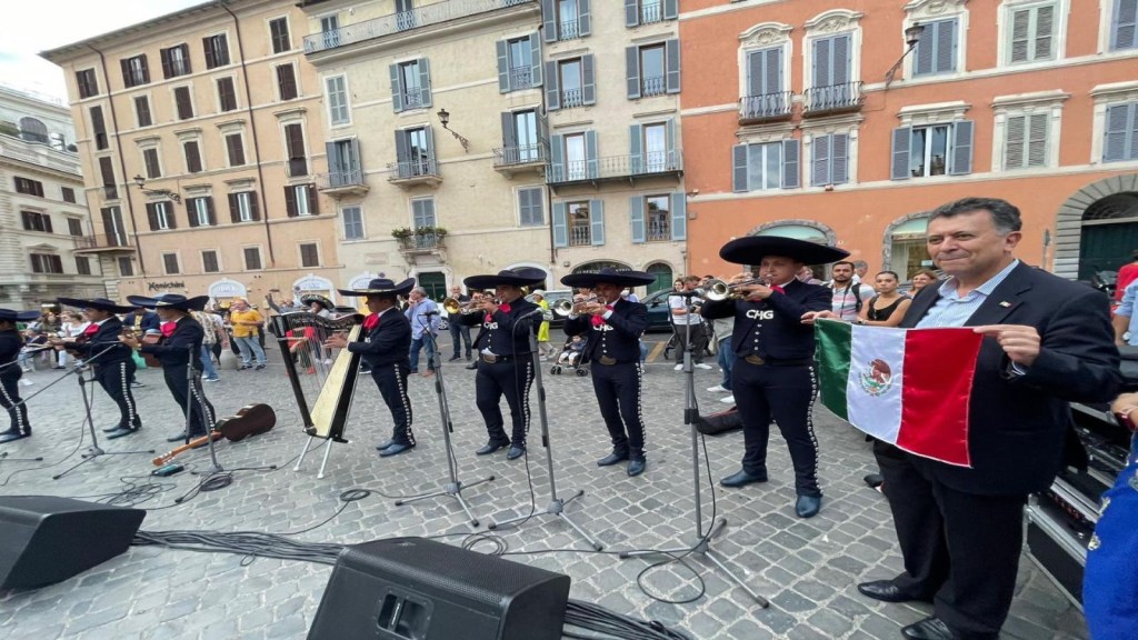 Así deleitaron a Italia los mariachis mexicanos con sus canciones