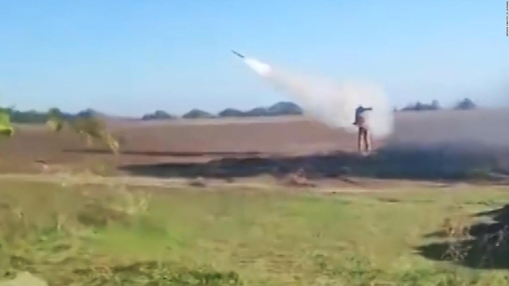 Watch a Ukrainian Soldier Shoot Down a Russian Cruise Missile