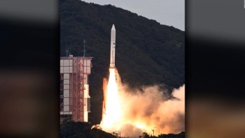 Japón autodestruye un cohete que llevaba satélites