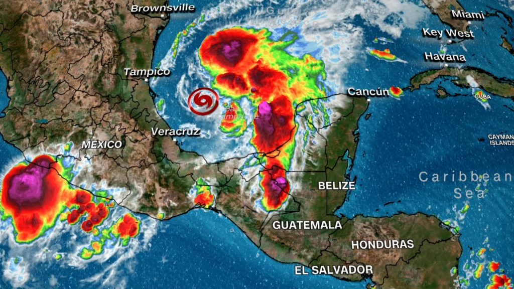 Zona costera de México, bajo alerta por tormenta Karl