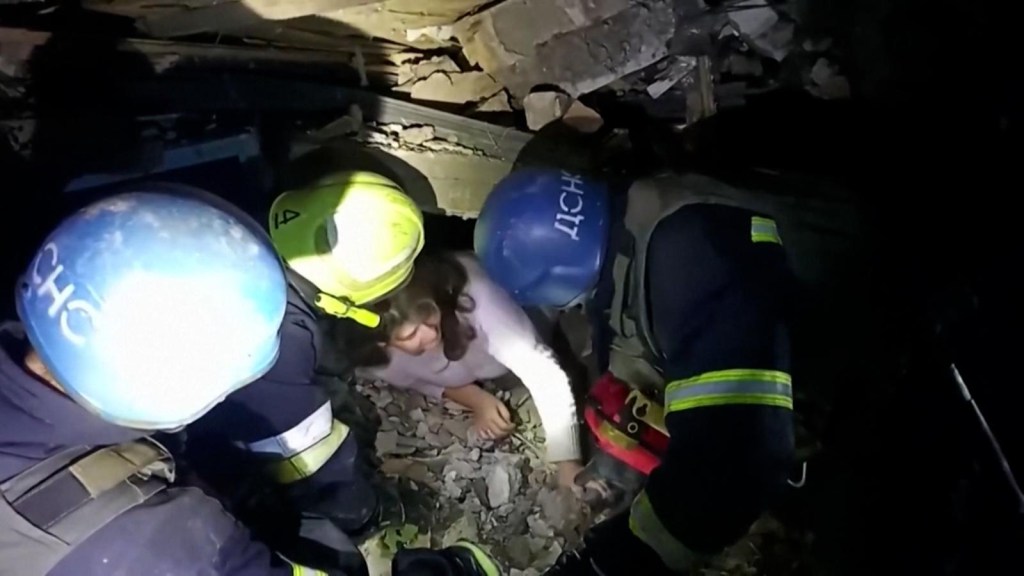 Ukrainian family is rescued from rubble following Russian bombardment