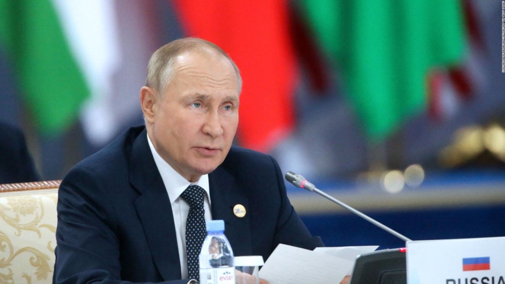 What does Putin say about the economic crisis in Europe?