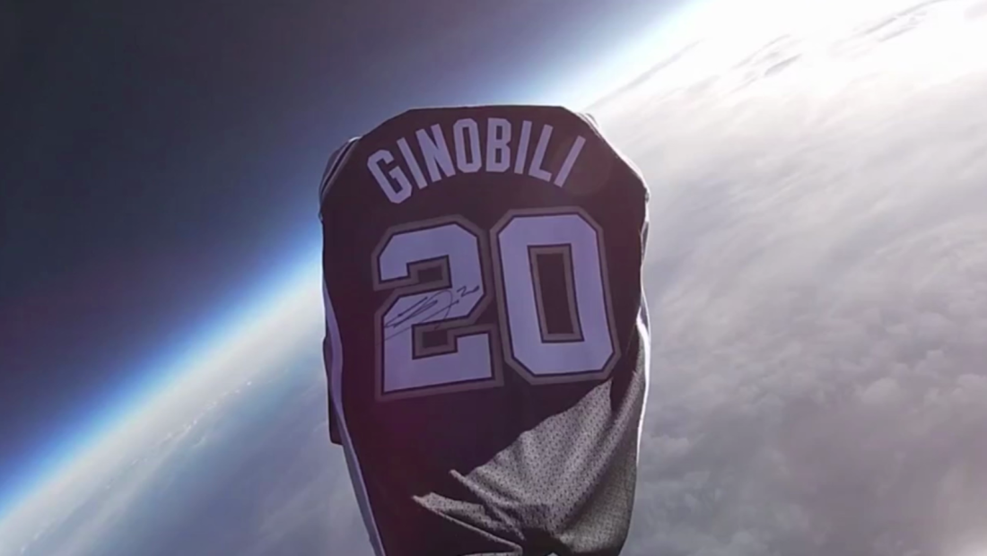 Impresionantes imágenes de la camiseta de Ginóbili en el espacio