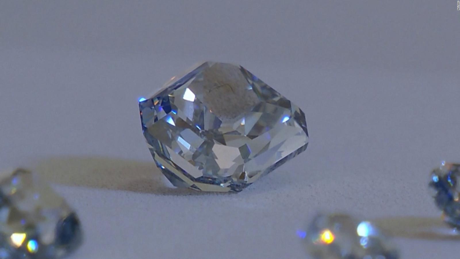 Impossible To Look Away: Rare Blue Diamonds Auctioned For Almost US ...