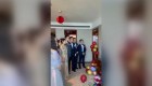 Novios interrumpen su boda para cantar el himno nacional chino
