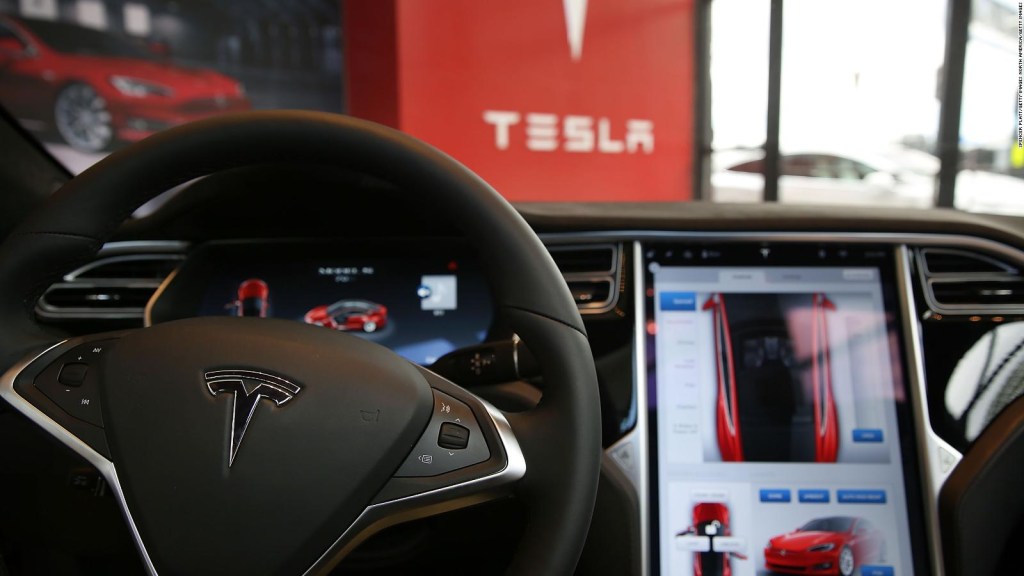 Tesla, again under the magnifying glass for its autopilot