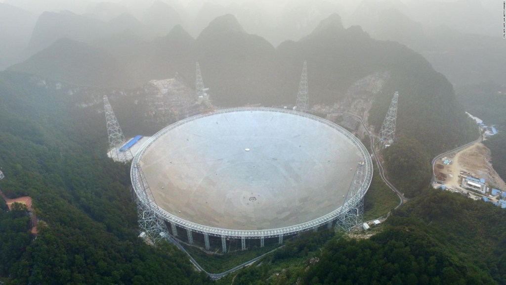 Chiński teleskop odkrywa gigantyczną chmurę atomową