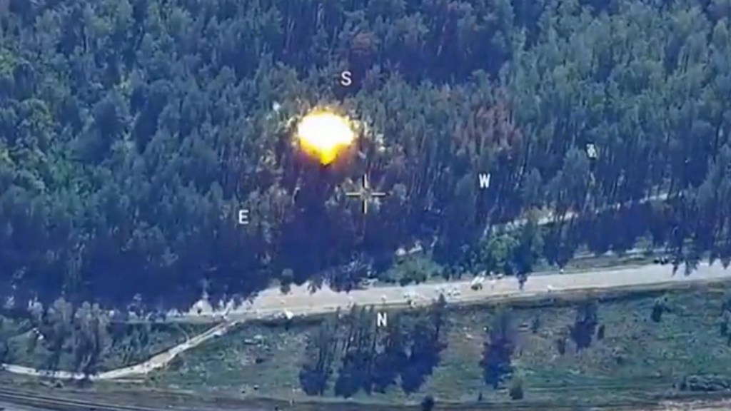 Video: Ukrainian missiles shoot down Russian military convoy