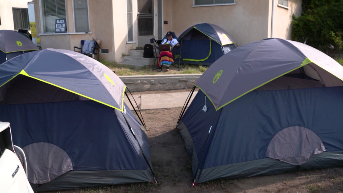 Manifestantes en Los Ángeles acampan para exigir renuncia de concejales