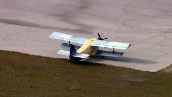 ¡Insólito! Migrante vuela avión de la era soviética de Cuba a Florida