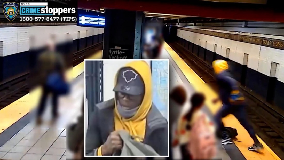 Mira el aterrador momento en que empujan a un hombre a las vías del metro