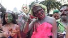 marcha de "zombis" en CDMX busca inyectar virus positivo
