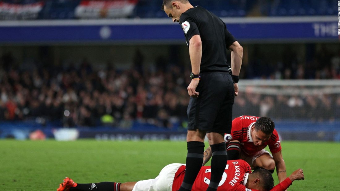 Varane sufre lesión y sale entre lágrimas de un partido