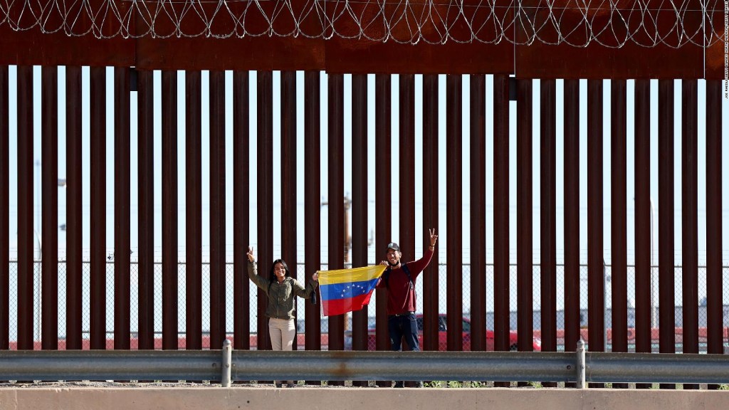 Why don't Venezuelan migrants try to cross into the US?