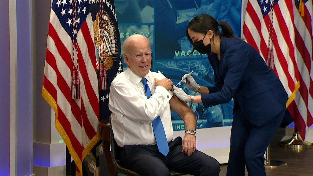 This is how Biden received a new dose of the covid-19 vaccine