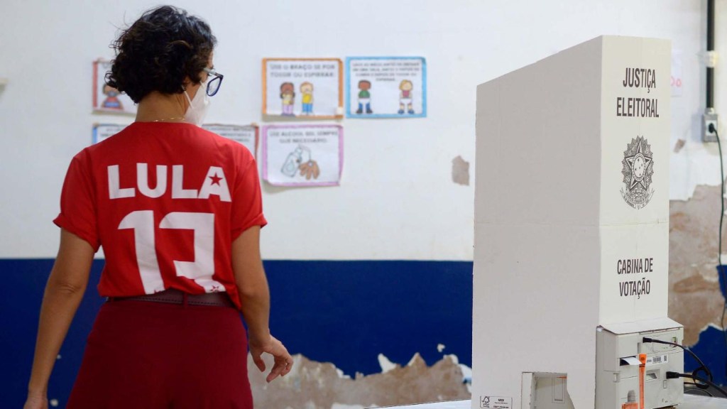 Cierran las urnas y comienza el conteo de votos en Brasil