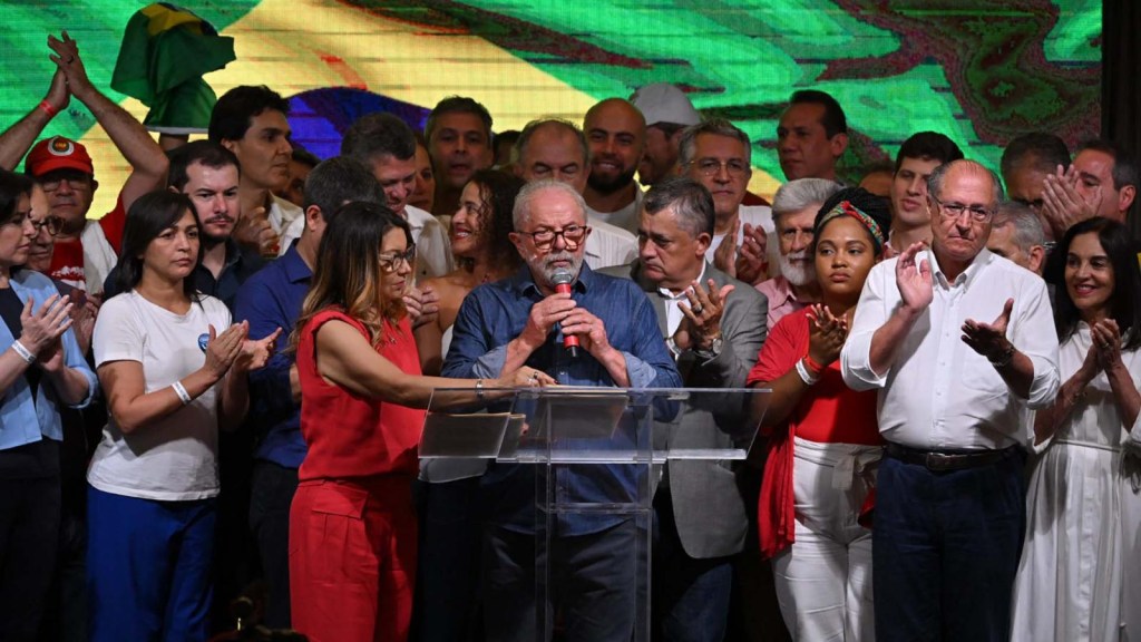 Lula: It is necessary to rebuild this country