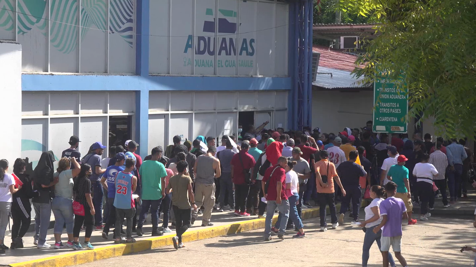 Miles de nicaragüenses buscan emigrar a EEUU pese a las sanciones contra el gobierno de Daniel Ortega |  Video