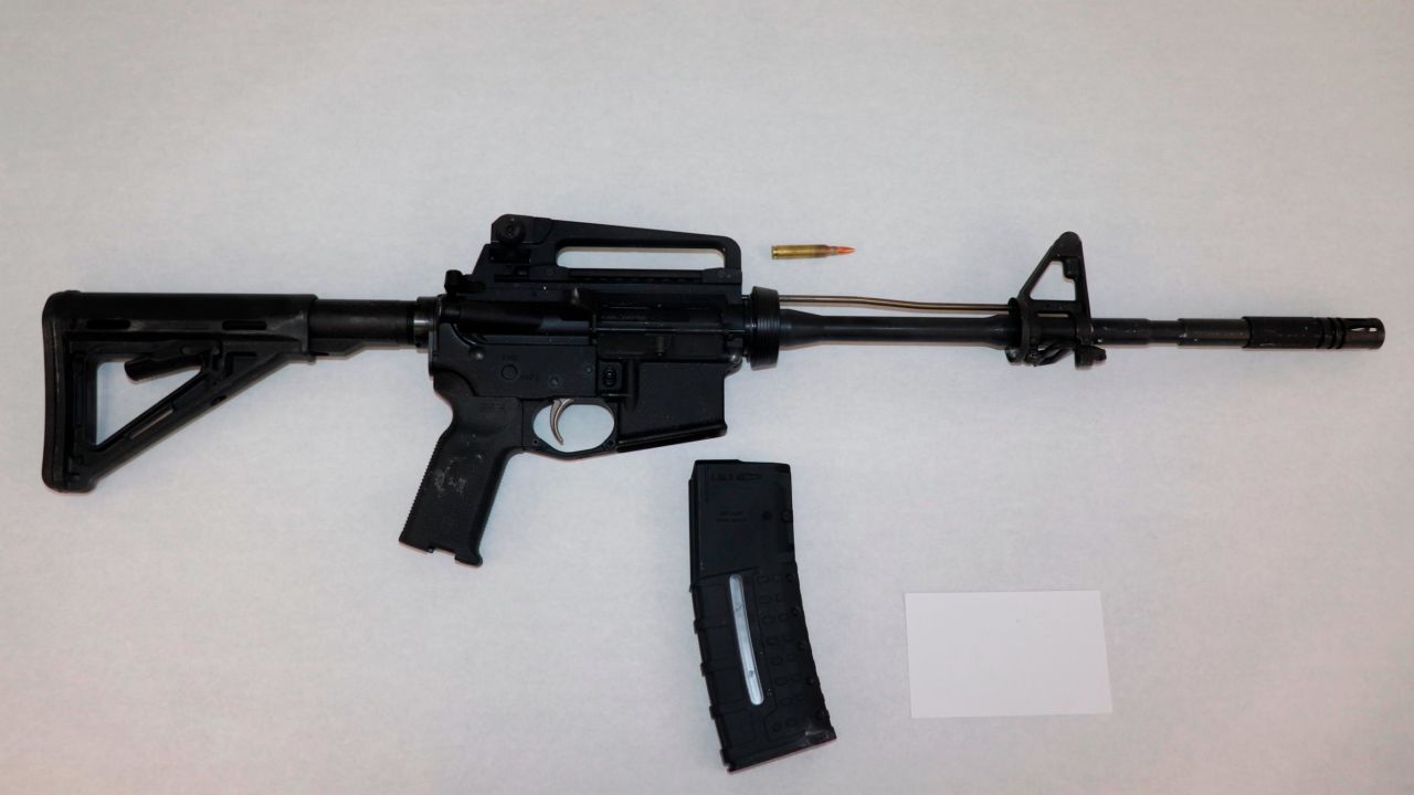 El atacante de la escuela de St. Louis estaba en la mira del FBI, pero aún así pudo comprar legalmente un arma, dice la policía