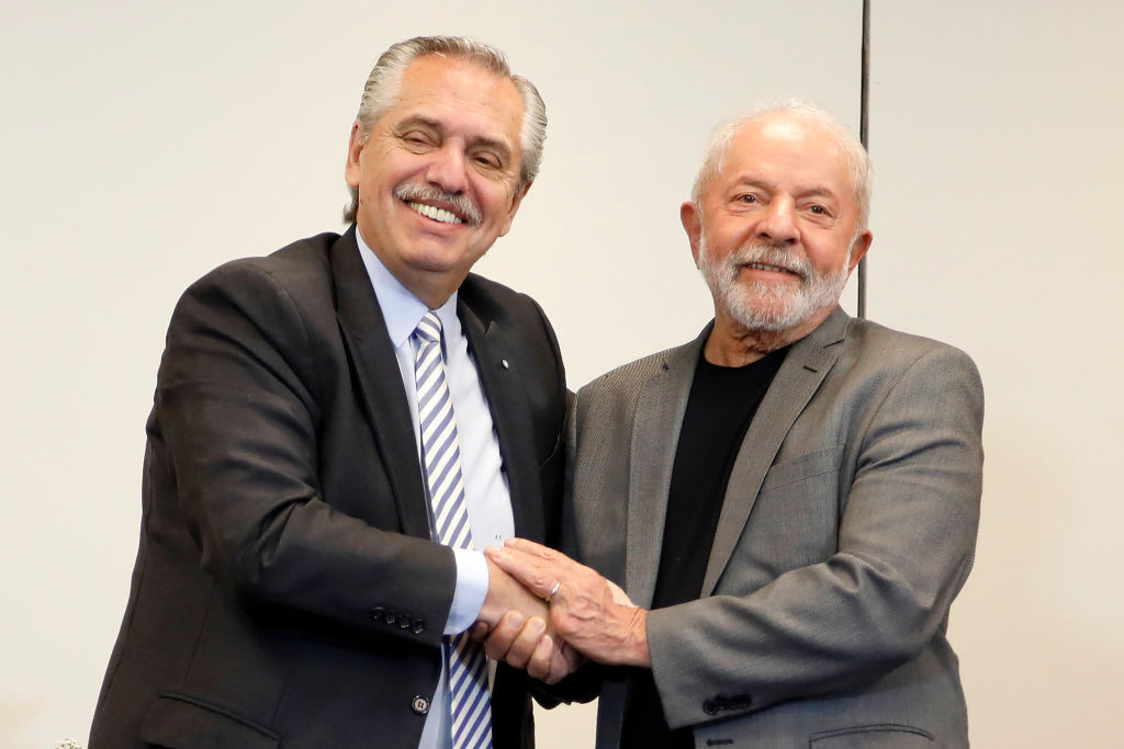 Lula da Silva se reúne con Alberto Fernández en el Hotel Intercontinental el 31 de octubre de 2022 en Sao Paulo, Brasil. 