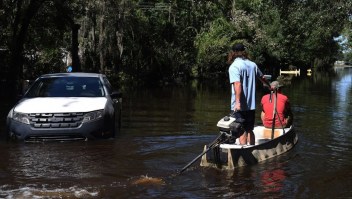 Los afectados por el huracán Ian pueden pedir ayuda, pero a veces no es sencillo conseguirla