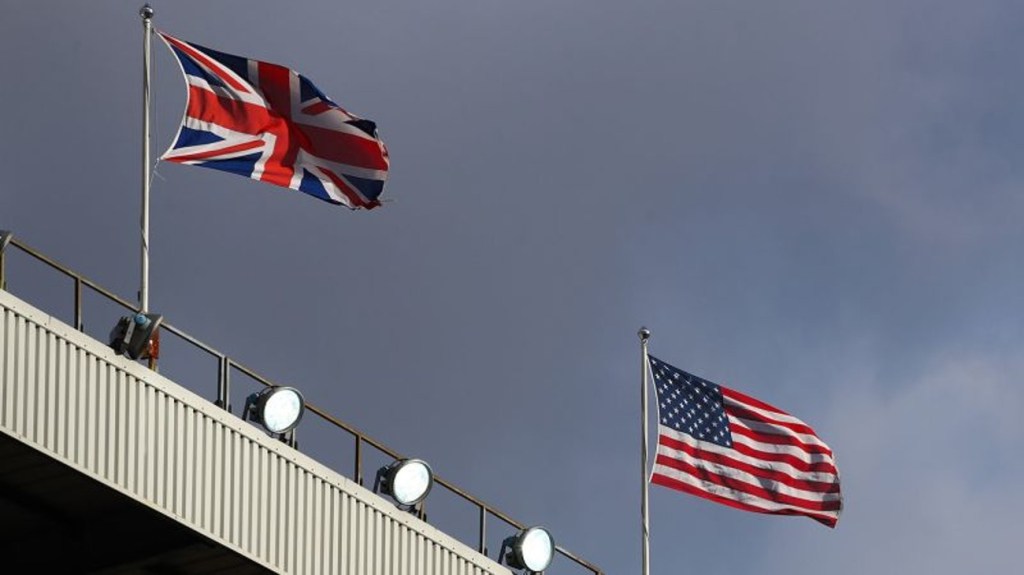 El Reino Unido y EE.UU. se enfrentan a problemas políticos poco frecuentes