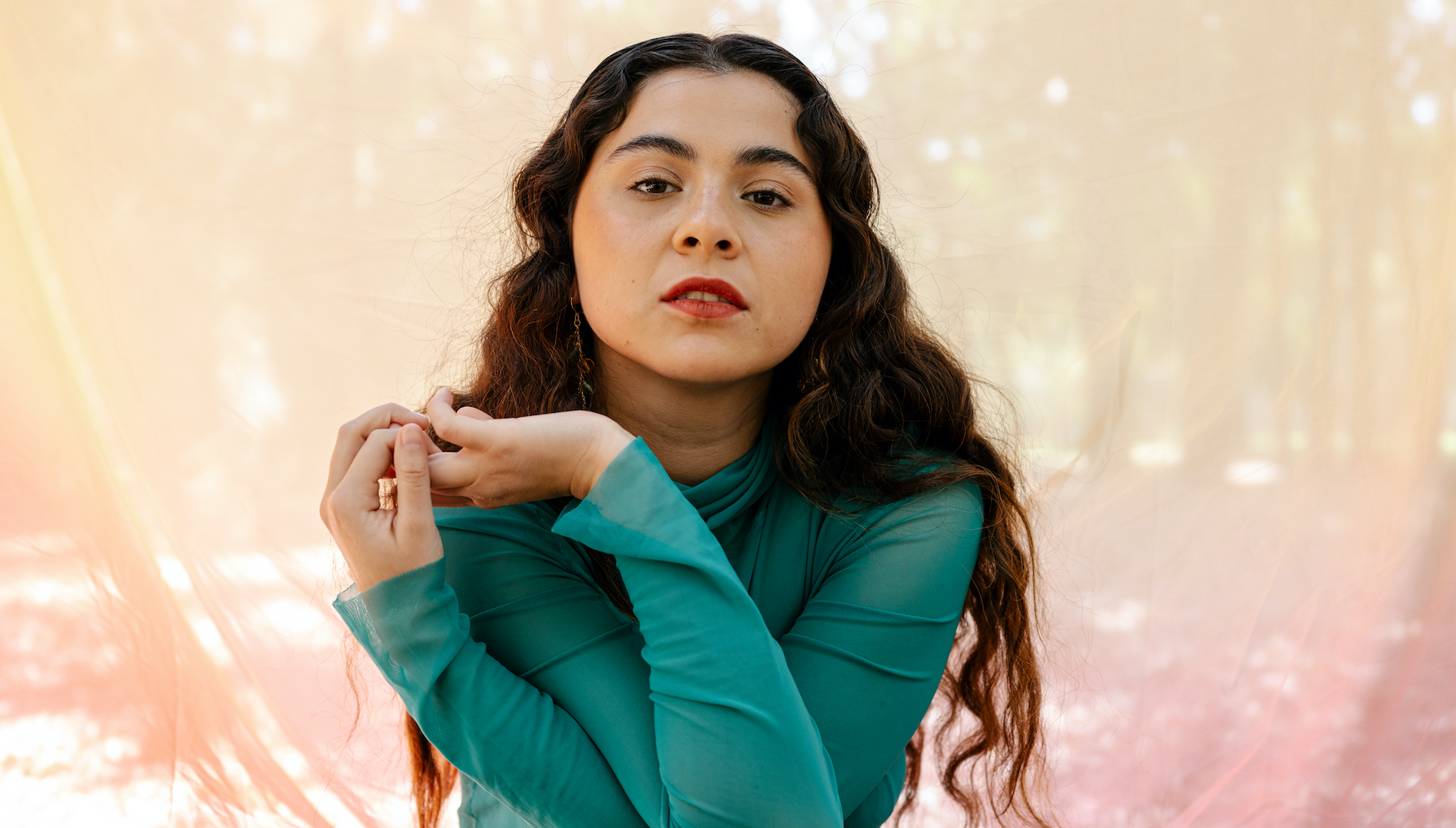 Polvo Engaño emergencia Silvana Estrada explica canción por canción de “Abrazo”, su nuevo álbum
