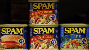 Latas de Spam en un estante de un supermercado en San Francisco, EE.UU