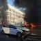 Coches incendiados tras un ataque militar ruso en el centro de Kyiv el 10 de octubre, dos días después de la explosión en un puente de Crimea.