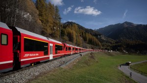 Por qué Suiza construyó un tren de 2 kilómetros de largo