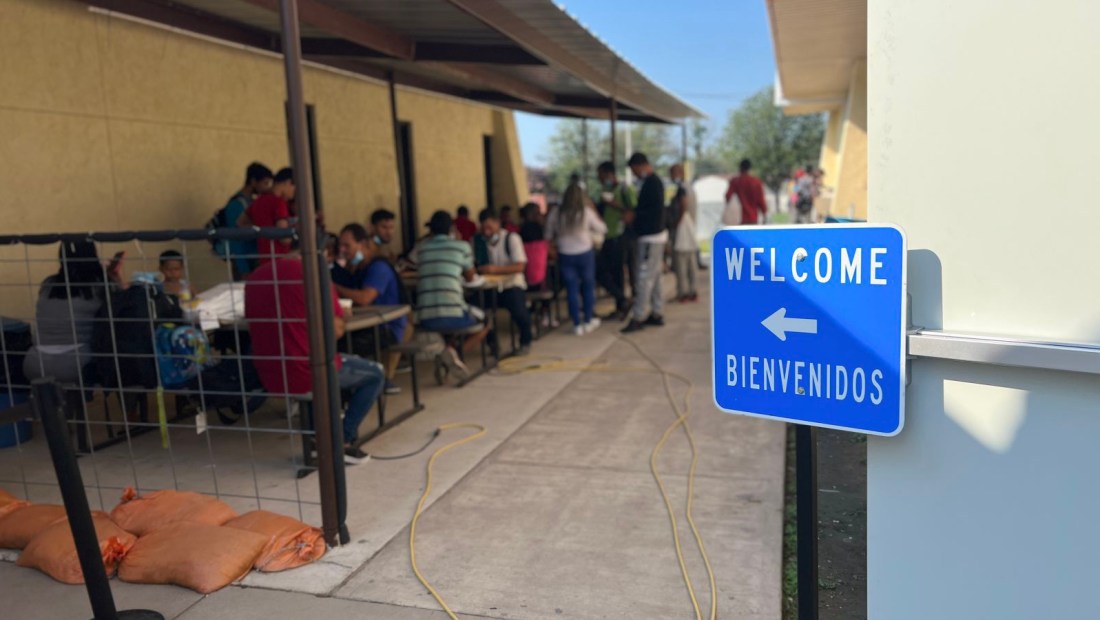 Un centro de descanso para migrantes en Del Rio, Texas. En lo que va del año, más de 32.000 migrantes han pasado por el centro, un aumento de casi el 40% con respecto al total del año pasado, según Tiffany Burrow, directora de operaciones del centro.