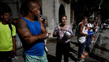 La electricidad que el huracán Ian dejó fuera de servicio fue restablecida casi por completo el 1 de octubre de 2022 en La Habana, según informó la empresa de servicios públicos, tras una segunda noche de protestas en los alrededores de la capital cubana.