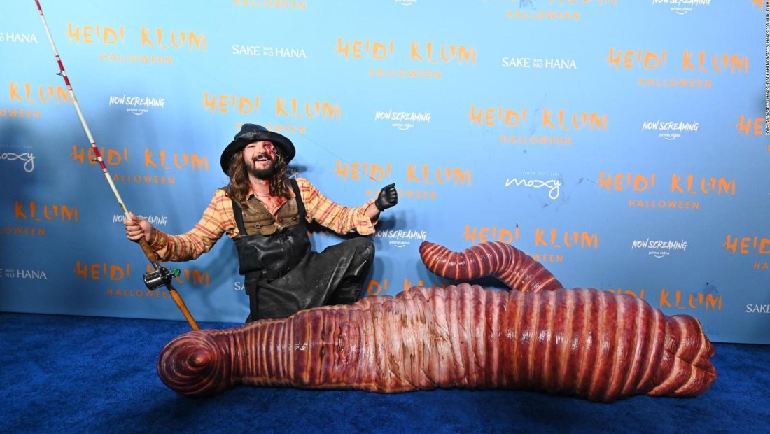 Mira el disfraz de Heidi Klum de gusano en Halloween
