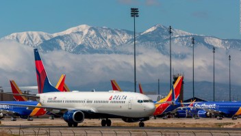 Pilotos de Delta Air Lines amenazan con huelga, ¿por qué?