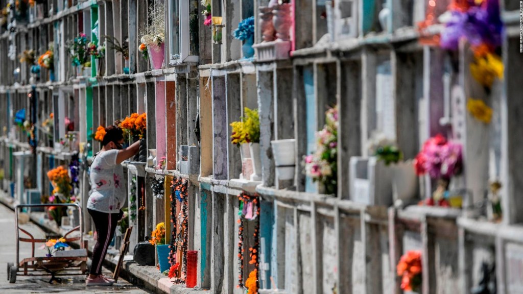 Así lucen los cementerios de México en el Día de Muertos