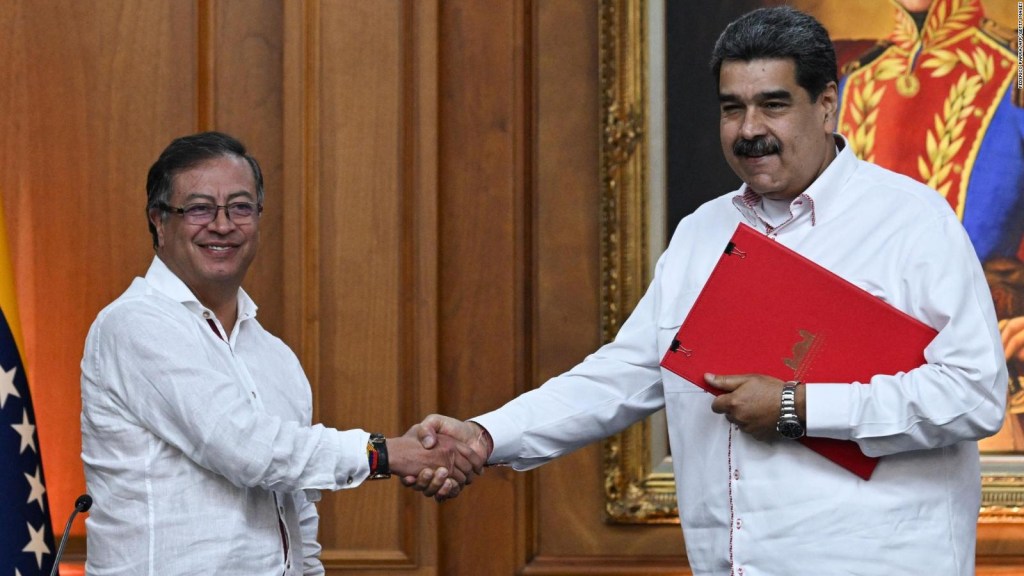 Petro aboga por reinserción de Venezuela en grupos regionales