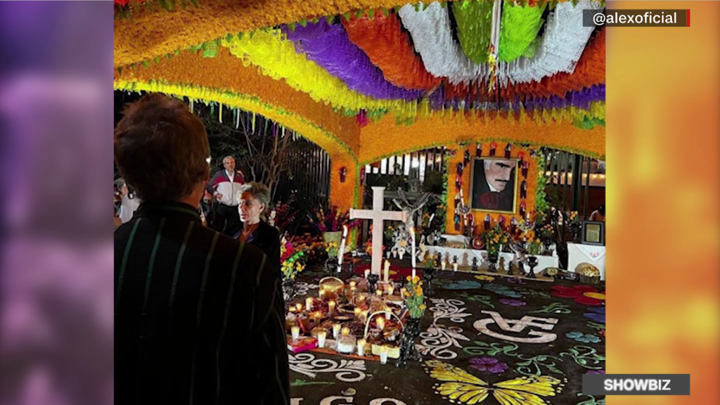 Alejandro Fernández celebrates his father on the Day of the Dead