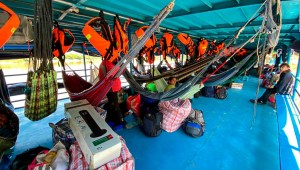 Grupos indígenas retienen un buque con turistas en Perú