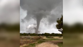 Mira las sorprendentes imágenes de un tornado en Texas