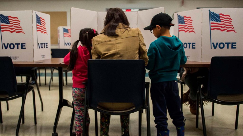 Análisis: ¿A qué partido beneficiaría el voto latino en EE.UU.?