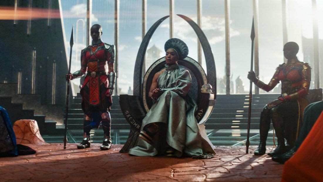 Florence Kasumba, Angela Bassett y Danai Gurira en "Black Panther: Wakanda Forever". (Crédito: Marvel Studios)