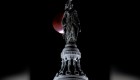 Las imágenes que dejó el último eclipse de "luna de sangre" hasta 2025