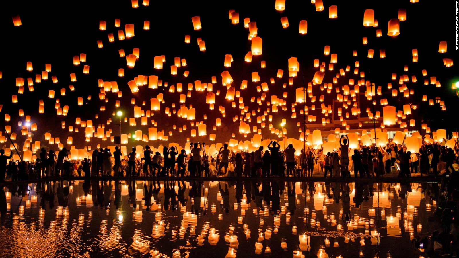 Yee Peng Festival in Thailand. This is how the classic light celebration was lived this year 