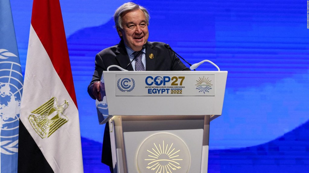 Antonio Guterres se ríe del momento en que fracasa su discurso en la COP27