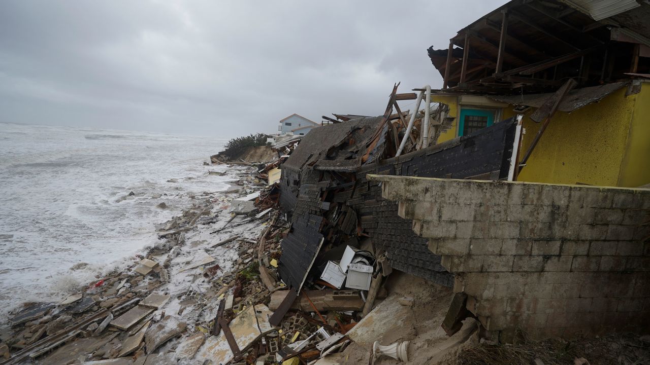 Por qué las casas y edificios se están cayendo al océano en Florida?