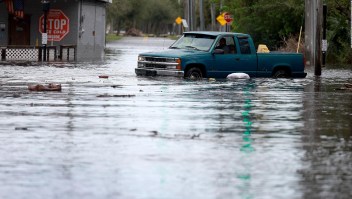 Graves inundaciones tras el paso de Nicole por Daytona Beach, Florida