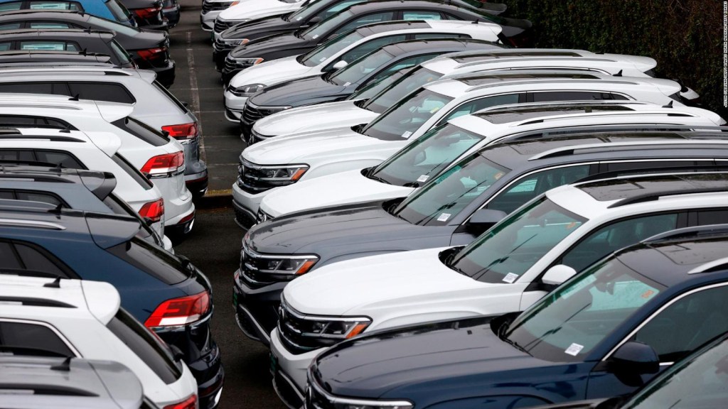 New car prices drop in the US